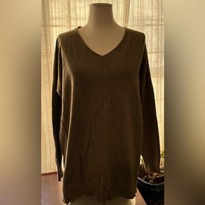 🎆Dreamers by Debut Oversized V-Neck Sweater – Olive Green  – Size M/L